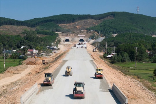 Dự án đầu tư xây dựng công trình đường bộ cao tốc đoạn Quảng Ngãi - Hoài Nhơn: Quyết tâm vượt “chướng ngại vật” để về đích