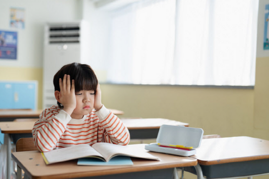 Thương mại hóa giáo dục mầm non: Trẻ học quá nhiều, phụ huynh “gánh” học phí cả nửa tháng lương