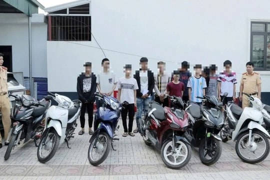 Hơn 20 thanh, thiếu niên bị xử phạt gần 100 triệu đồng vì tụ tập đua xe tại Quảng Ninh