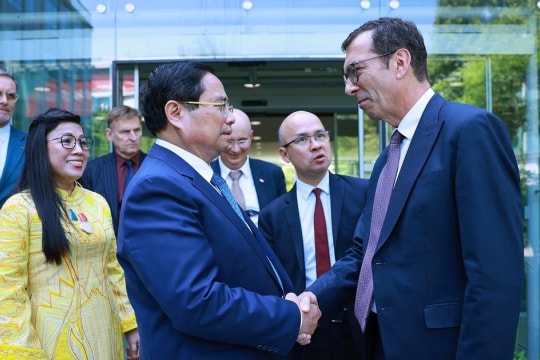 PM urges France to share expertise in railway development