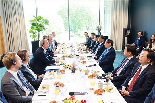 Thủ tướng Phạm Minh Chính ăn sáng làm việc với lãnh đạo tập đoàn kinh tế lớn của Thuỵ Điển
