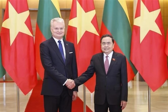 NA leader hosts Lithuanian President in Hanoi
