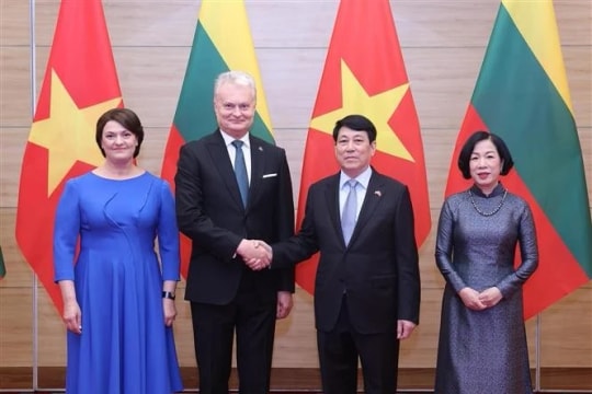 State leader hosts grand banquet for Lithuanian President