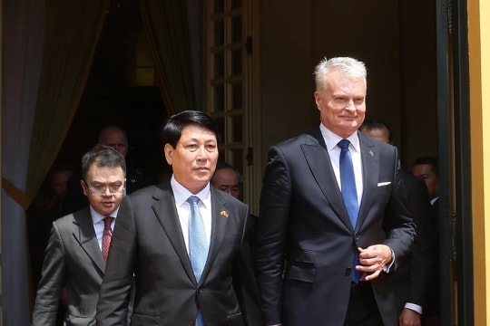 Vietnamese President holds talks with Lithuanian counterpart