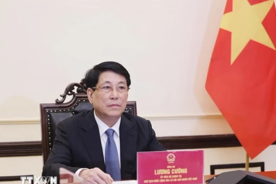 Vietnamese State leader holds phone talks with new Korean President