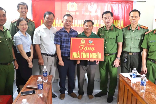 Công an Đắk Nông khánh thành và bàn giao nhà tình nghĩa cho gia đình có hoàn cảnh khó khăn