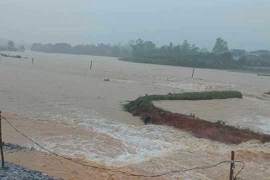 Quảng Bình: Phá dỡ đê quai Dạ Lam để thoát lũ cho hồ chứa nước