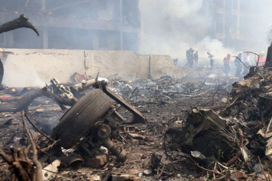 Vì sao máy bay Ấn Độ rơi? Toàn cảnh vụ tai nạn cướp đi hàng trăm sinh mạng