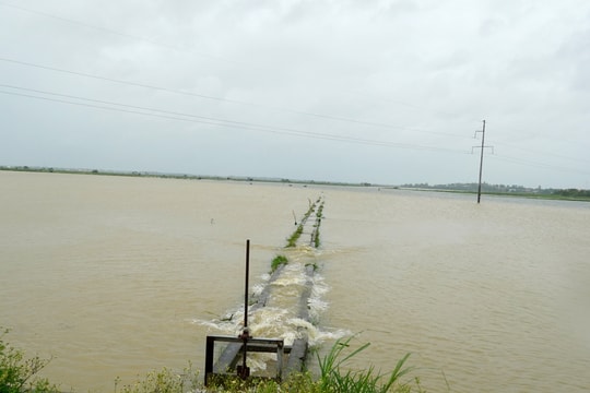 Quảng Bình: 24 điểm ngập cục bộ, 8 điểm sạt lở taluy do ảnh hưởng bão số 1
