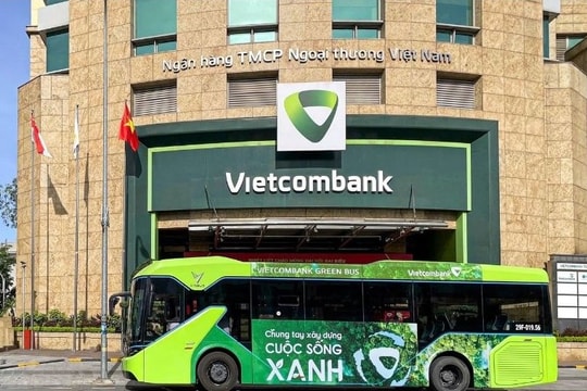 Vietcombank khai trương tuyến xe nội bộ Vietcombank Green Bus