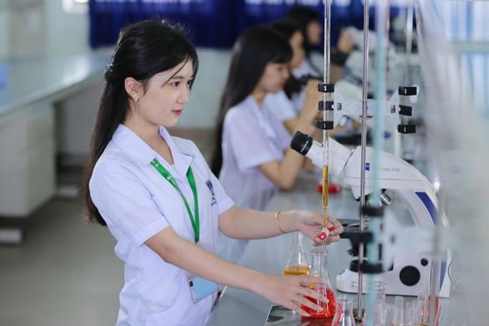 Nhiều trường đại học y dược đồng loạt tuyển thí sinh giỏi tiếng Anh