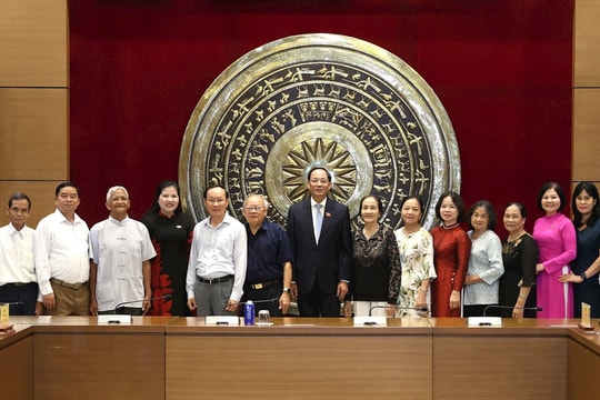 Phó Chủ tịch Quốc hội, Thượng tướng Trần Quang Phương gặp mặt đại biểu Quốc hội tỉnh Quảng Ngãi các khóa