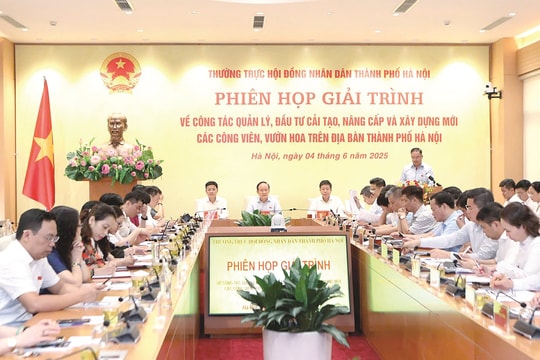 Các đại biểu HĐND thành phố đặt câu hỏi chất vấn tại phiên giải tình