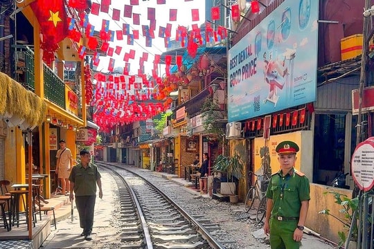 Hà Nội: Tiếp tục duy trì tuần tra, xử lý vi phạm tại “phố cà phê đường tàu”