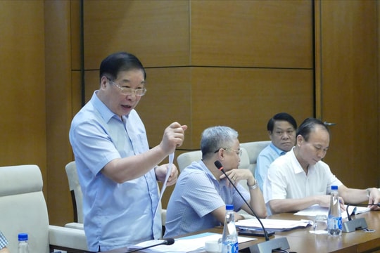 Giám sát đi đôi với trách nhiệm giải trình và thực hiện