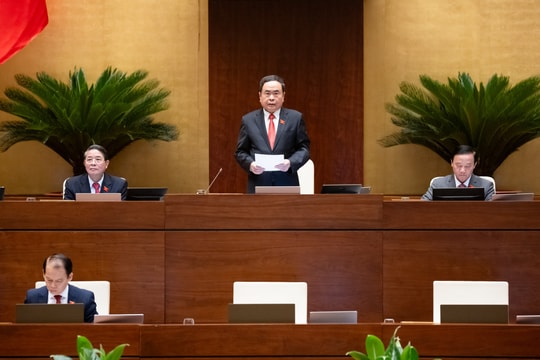 100% ĐBND có mặt tán thành thông qua sửa đổi, bổ sung một số điều của Hiến pháp năm 2013