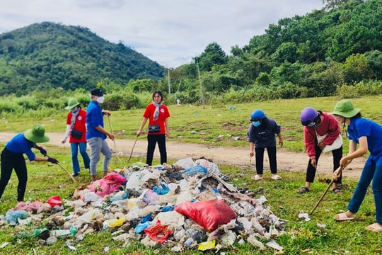 Đưa ra chất vấn để làm rõ, yêu cầu giải quyết