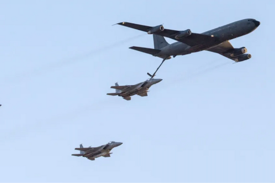 Mỹ bất ngờ điều động hàng chục máy bay tiếp nhiên liệu tới Trung Đông