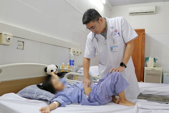 Bé gái 6 tuổi bị đau bụng, đi khám phát hiện u buồng trứng hiếm gặp