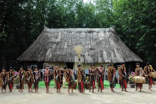 Hỗ trợ nghiên cứu, phục hồi, phát huy văn hóa các dân tộc thiểu số