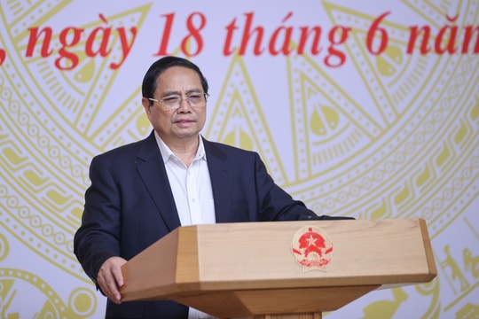 Xây dựng Đề án thí điểm tổ chức thi tốt nghiệp THPT trên máy tính tại một số địa phương từ năm 2027