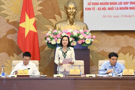 Phó Chủ tịch Quốc hội Nguyễn Thị Thanh chủ trì làm việc với Chính phủ về phát triển và sử dụng nguồn nhân lực