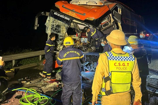 CSGT khuyến cáo sau vụ tai nạn làm 2 người chết, 9 người bị thương trên cao tốc Đà Nẵng - Quảng Ngãi