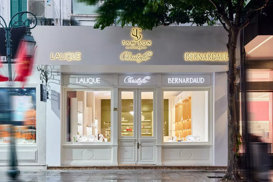 Được phép bán hàng hiệu xa xỉ nhất thế giới tại Việt Nam, Tam Sơn do nữ doanh nhân "kín tiếng" sáng lập đang kinh doanh ra sao?