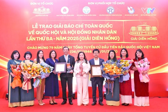 Phụng sự Nhân dân, bảo vệ nền tảng tư tưởng của Đảng