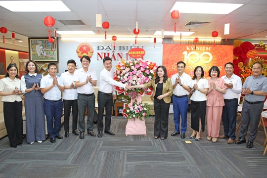 Lãnh đạo nhiều cơ quan, địa phương, đơn vị thăm, chúc mừng Báo Đại biểu Nhân dân