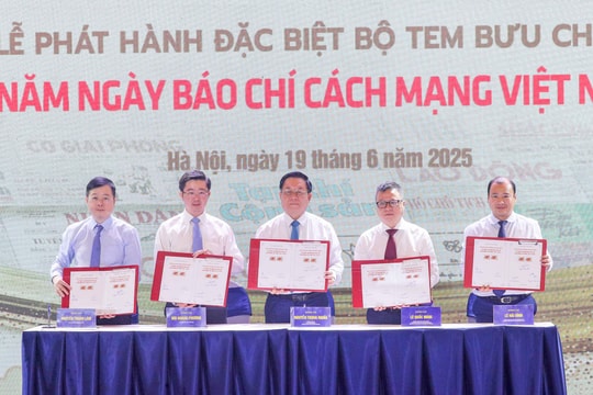 Phát hành bộ tem kỷ niệm 100 năm Ngày Báo chí cách mạng Việt Nam