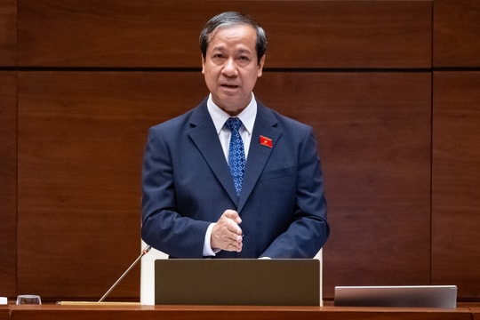 Phải hoàn thành thật tốt chương trình chính khóa