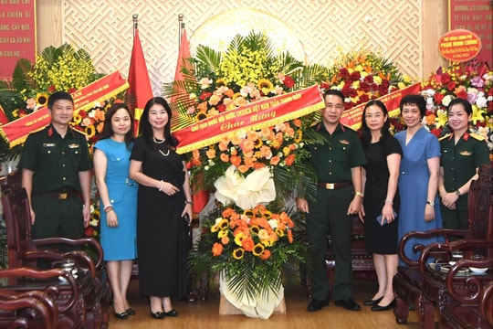 Phó Chủ nhiệm Văn phòng Quốc hội Lê Thu Hà thăm, chúc mừng Báo Quân đội nhân dân