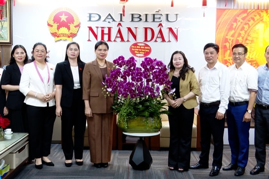 Giữ vững vị thế là một trong những tờ báo chính trị lớn của cả nước