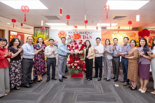 Các cơ quan, đơn vị, địa phương thăm, chúc mừng Báo Đại biểu Nhân dân