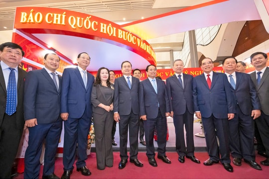 Một số hình ảnh Tổng Bí thư Tô Lâm tham quan các gian trưng bày tại Hội báo toàn quốc 2025