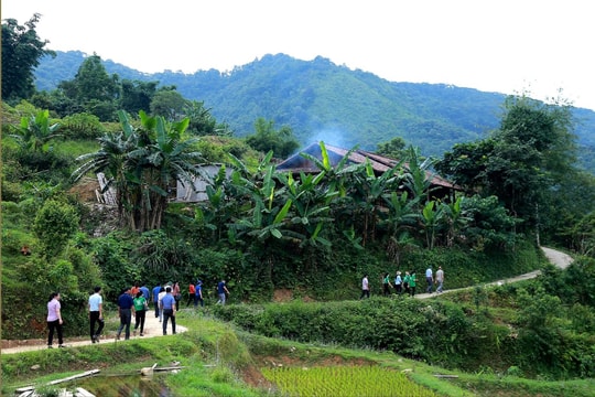 Đầu tư hạ tầng, nhân lực để phát triển du lịch xanh tại bản làng người Dao