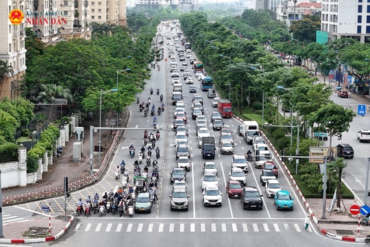 Lắp dải phân cách cứng đường Phạm Văn Đồng, Võ Chí Công: Người đi xe máy cảm thấy an toàn