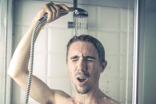 Cảnh báo tắm nước lạnh trong ngày nắng nóng: Cẩn thận nguy hiểm