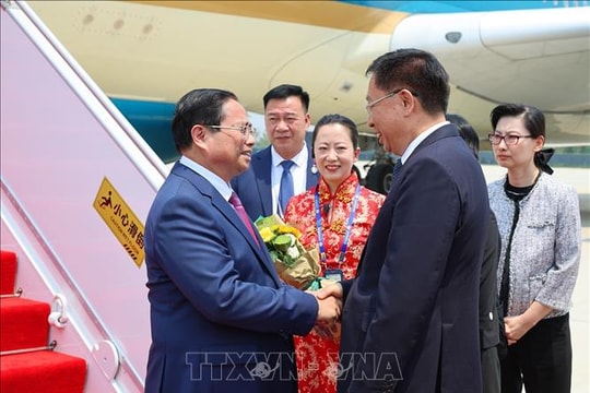 Thủ tướng Phạm Minh Chính tới Thiên Tân bắt đầu dự Diễn đàn Kinh tế thế giới và làm việc tại Trung Quốc