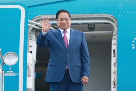 PM Pham Minh Chinh leaves for WEF meeting, working visit to China