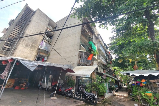 TP. Hồ Chí Minh: Nhiều khối nhà tại chung cư Thanh Đa xuống cấp nghiêm trọng
