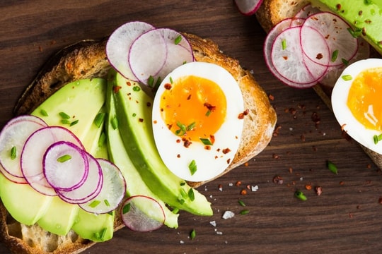 Gợi ý bữa sáng nhiều năng lượng giúp sĩ tử tập trung làm tốt bài thi