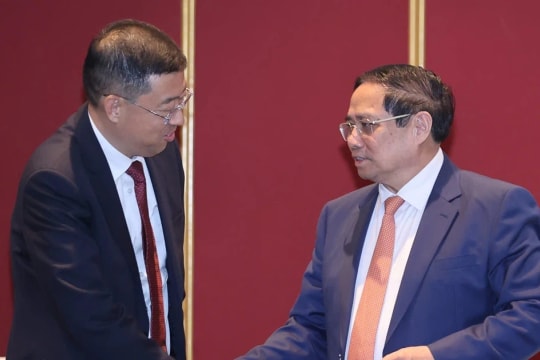 Vietnamese PM meets with Chinese corporations in Tianjin