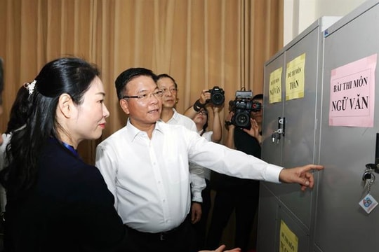 Phó Thủ tướng Lê Thành Long kiểm tra thi tốt nghiệp THPT 2025 tại tỉnh Quảng Ninh