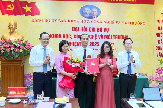 Xây dựng Chi bộ Vụ Khoa học, Công nghệ và Môi trường vững mạnh, sáng tạo, trách nhiệm