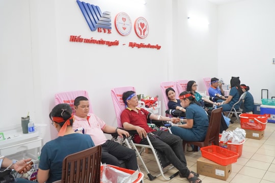 Hơn 300 người hiến máu trong ngày khai mạc Hành trình đỏ tại TP. Hồ Chí Minh