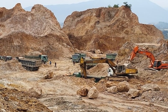 Ninh Bình: Thanh tra tỉnh kiến nghị tháo dỡ nhà điều hành xây dựng trái phép tại dự án khai thác mỏ đất đồi Ba Mào, xã Yên Sơn