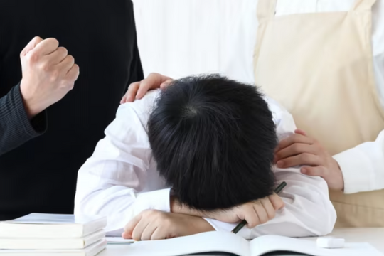 Thiếu vui chơi, thừa áp lực: Hệ lụy khi trẻ học đến kiệt sức