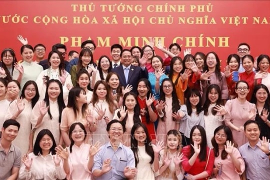 PM meets Vietnamese community in China